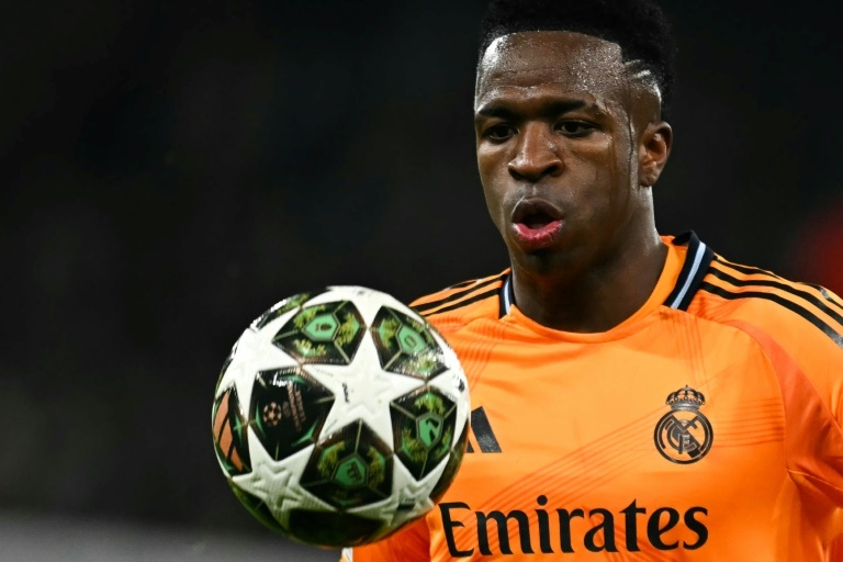 Vinicius Junior Brille sous les Projecteurs : Le Real Madrid Écrase Manchester City 3-2