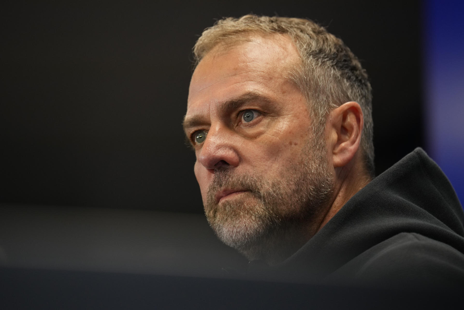 Hansi Flick Adresse l'Indiscipline de Jude Bellingham : Un Carton Rouge et ses Répercussions